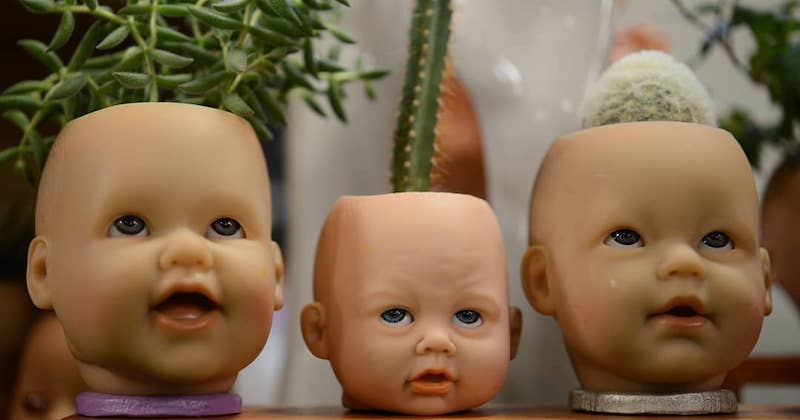 Tendance: transformer des têtes de poupées en jardinières (Photos