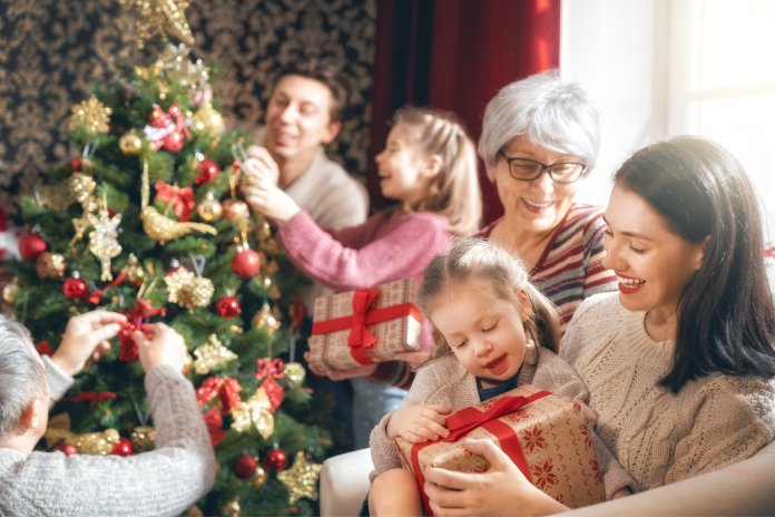 Les parents devraient offrir maximum 4 cadeaux aux enfants - Radio