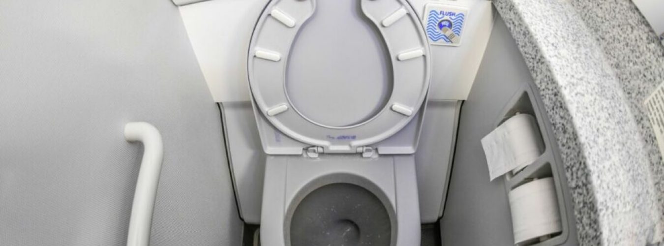 des-toilettes-d-avion-illustration-1024×576