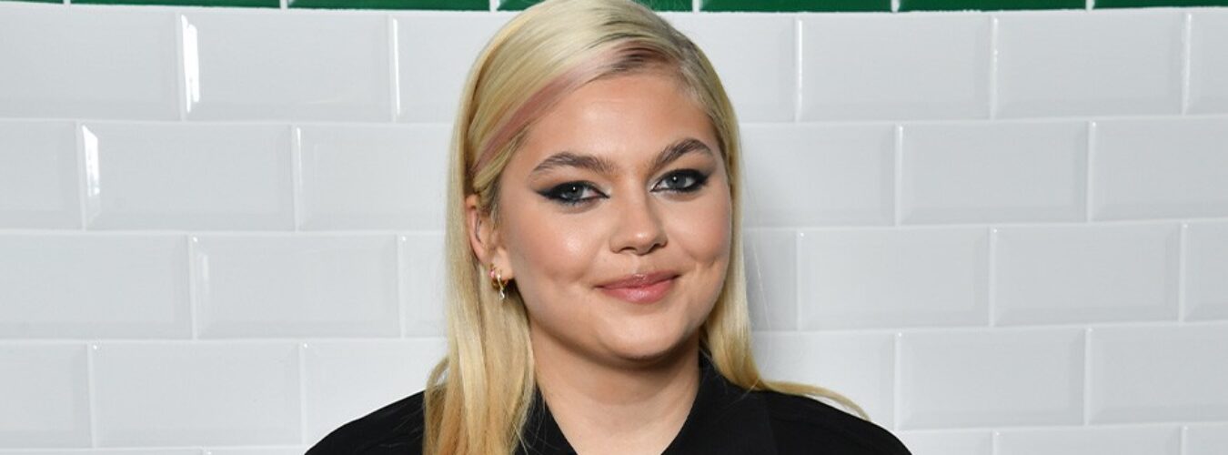 Louane se dévoile à sa fille dans sa nouvelle chanson « Secret »