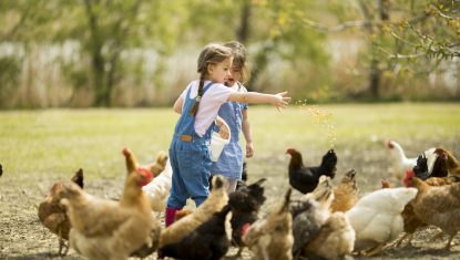 enfant-ferme-Goran-Bogicevic-1920-shutterstock