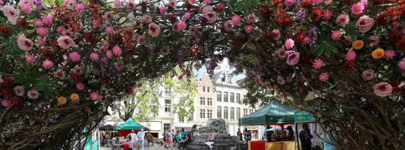 le_centre_historique_de_bruxelles_se_ve__ge__talise_pour_ce__le__brer_le_printemps