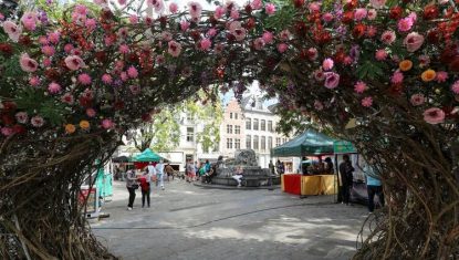 le_centre_historique_de_bruxelles_se_ve__ge__talise_pour_ce__le__brer_le_printemps