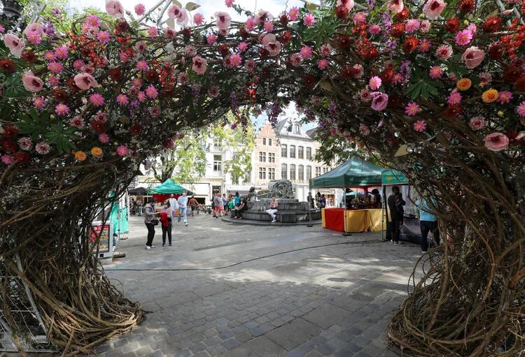 le_centre_historique_de_bruxelles_se_ve__ge__talise_pour_ce__le__brer_le_printemps