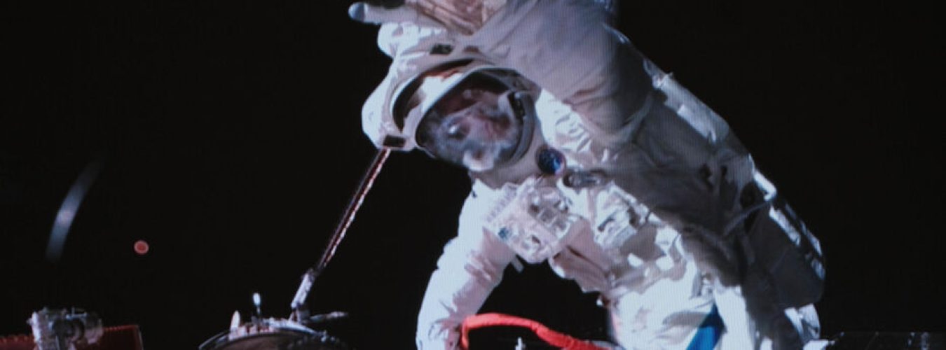 (EyesOnSci) CHINA-SHENZHOU-19-FIRST EXTRAVEHICULAR ACTIVITIES-COMPLETION (CN)