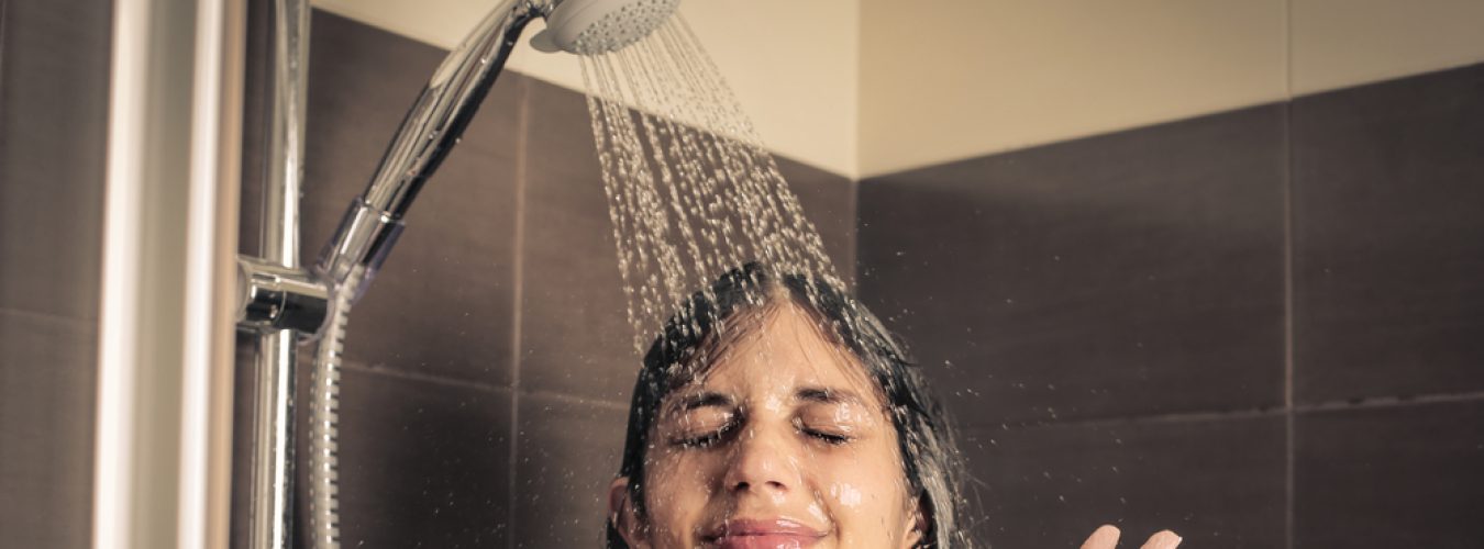 Girl,Under,The,Shower