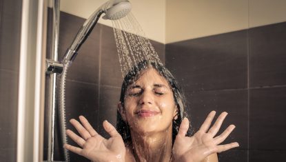 Girl,Under,The,Shower