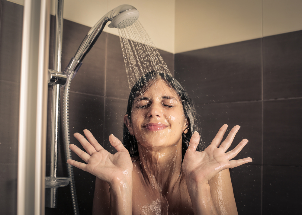 Girl,Under,The,Shower
