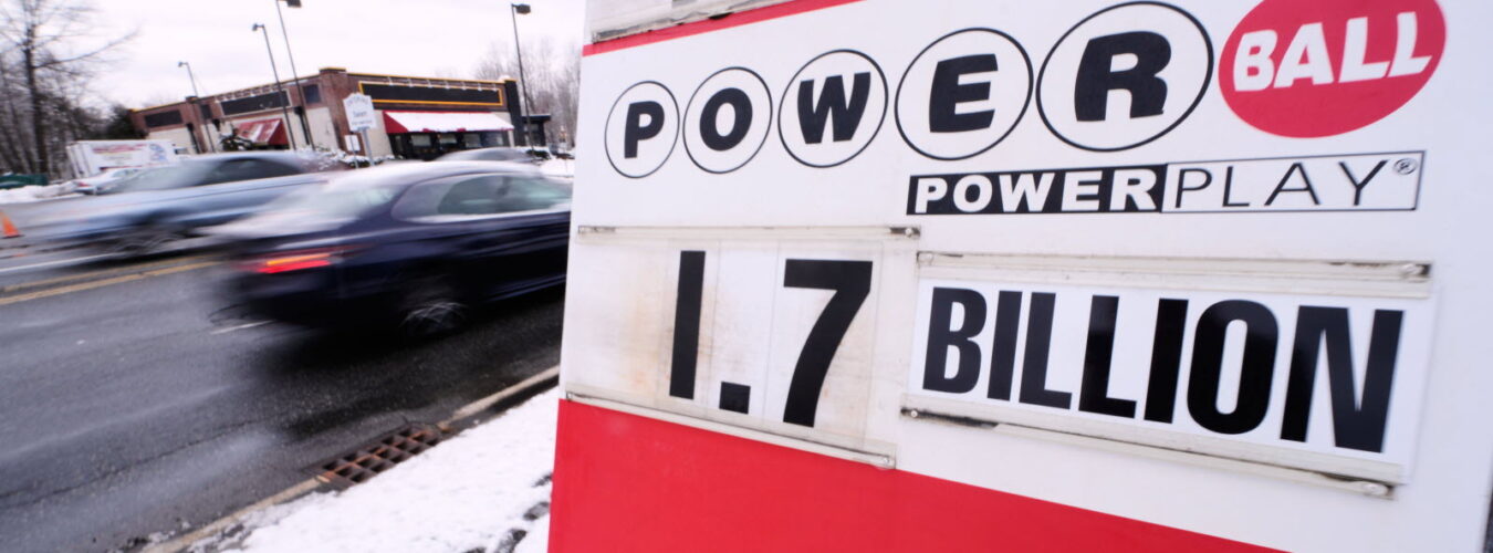 la-cagnotte-du-poweball-s-elevait-deja-a-1-7-milliard-de-dollars-le-jour-du-reveillon-de-noel-photo-charles-krupa-sipa-1766736609
