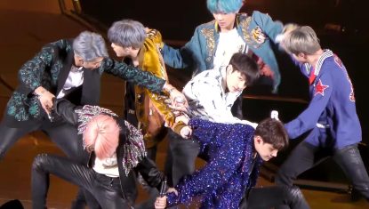 BTS_performing__DNA__during_the_Love_Yourself_concert_in_Nagoya,_13_January_2019_02