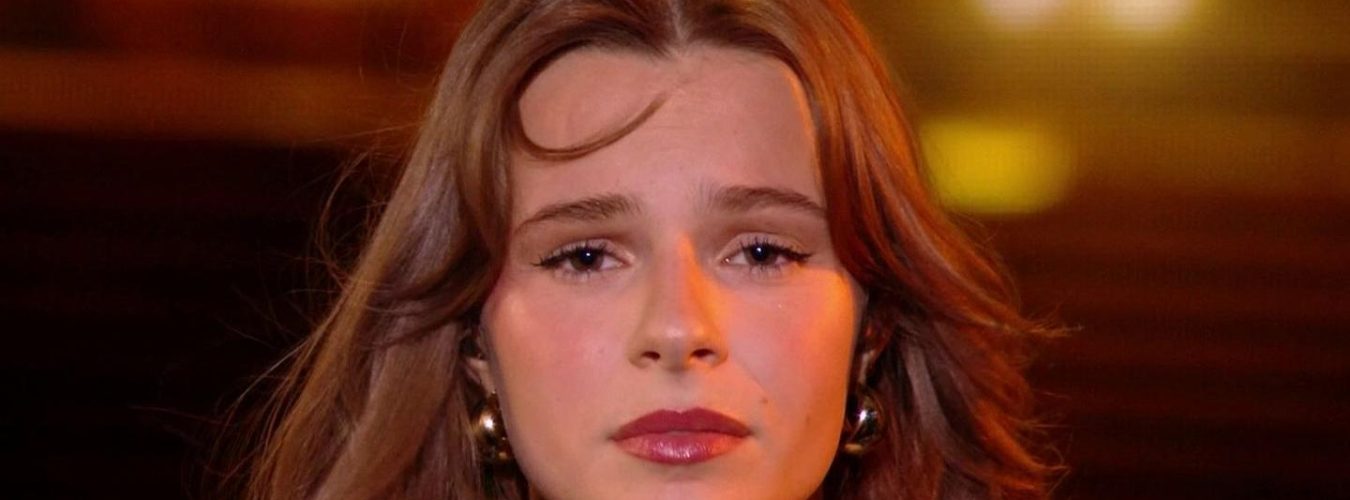 star-academy-2025-anouk-chante-monopolis-de-starmania-pour-son-tableau-douverture-912dde-94ccae-0@3x