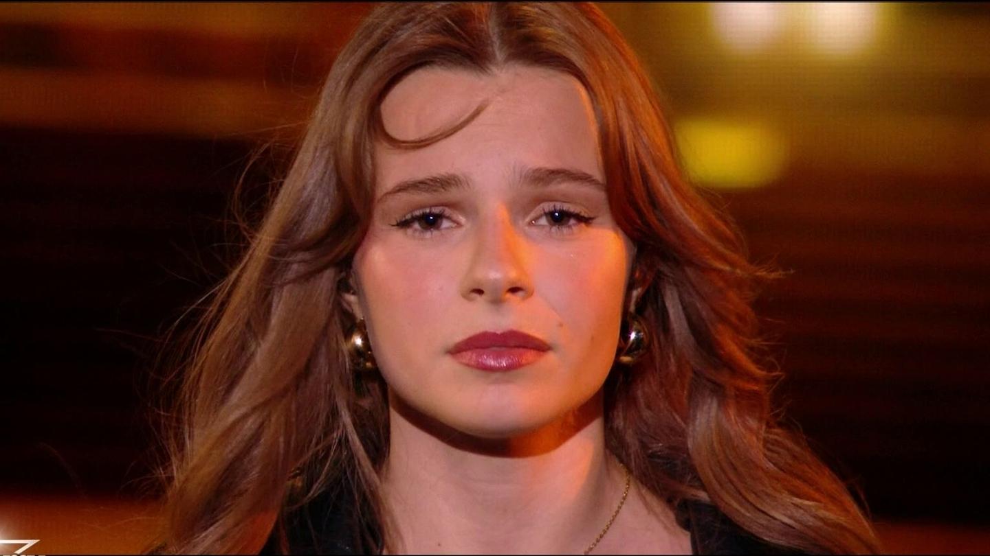 star-academy-2025-anouk-chante-monopolis-de-starmania-pour-son-tableau-douverture-912dde-94ccae-0@3x