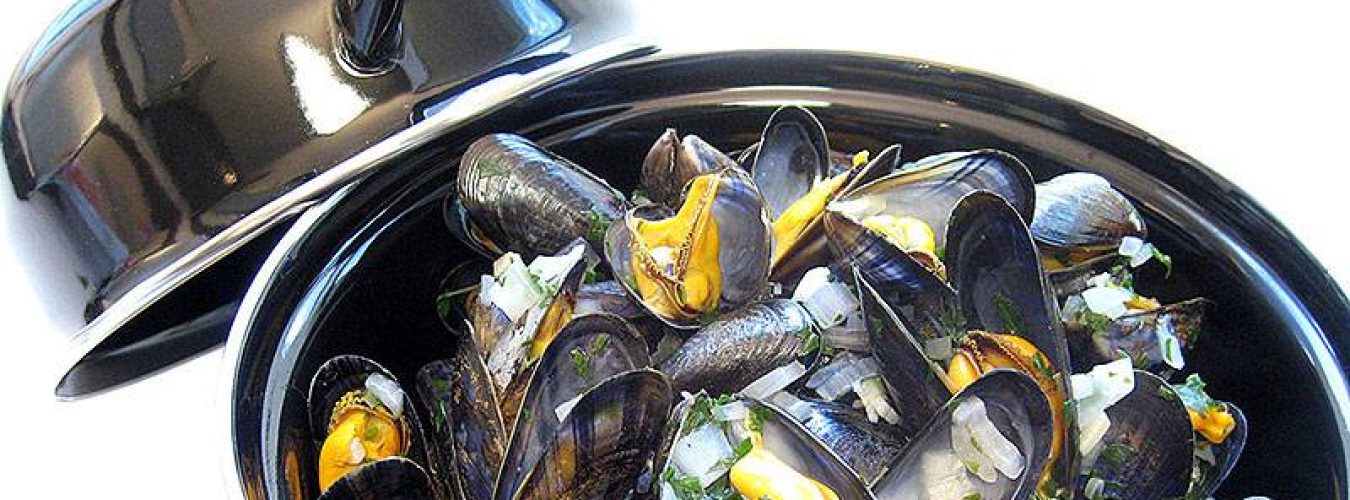 m-t-casserole-a-moules-couleur-noire-pour-servir-1