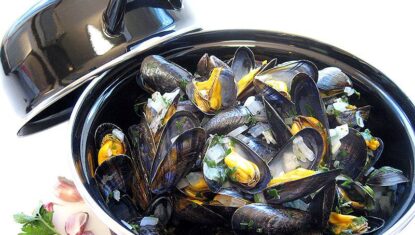 m-t-casserole-a-moules-couleur-noire-pour-servir-1